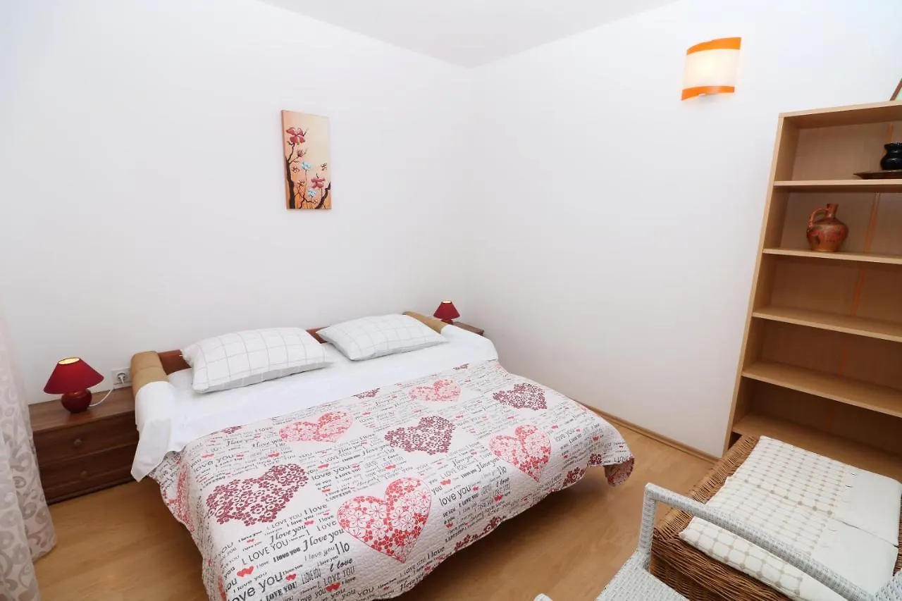 Apartment Tomasic With Terrace Baska  Baska (Krk)