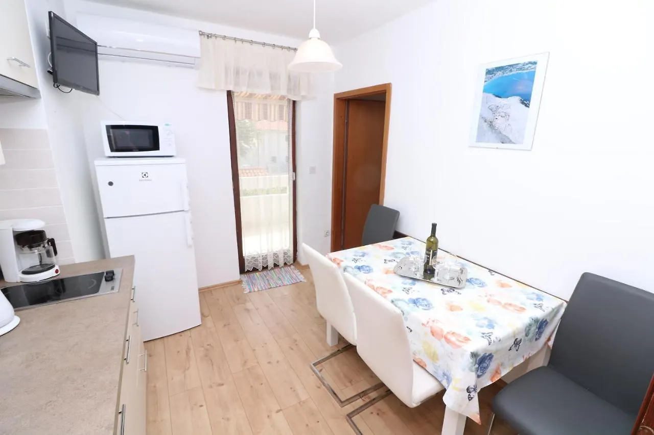 Apartment Tomasic With Terrace Baska  Baska (Krk)