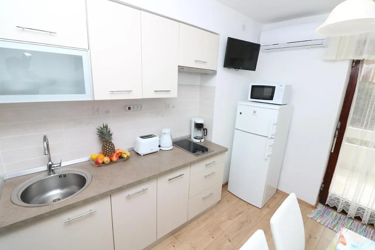 Apartment Tomasic With Terrace Baska   Baska (Krk)