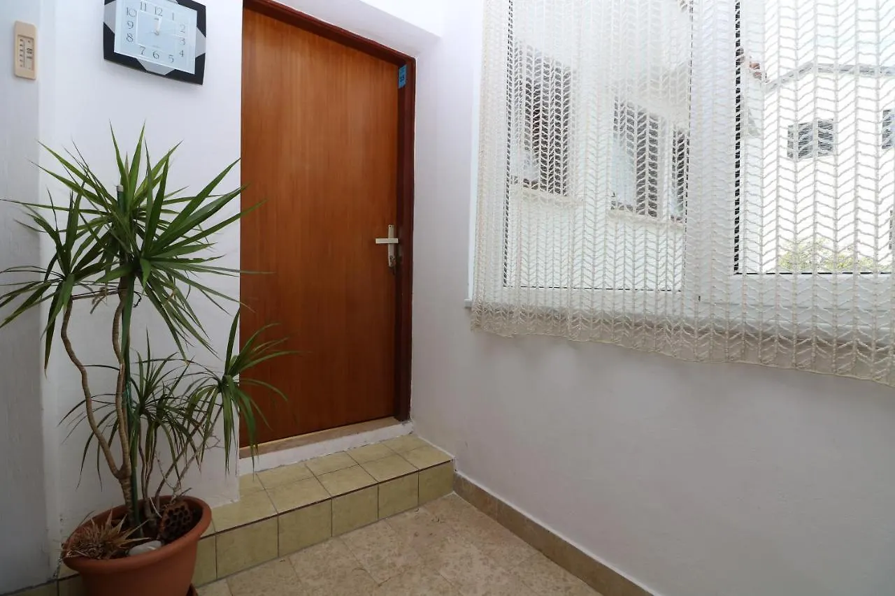 Apartment Tomasic With Terrace Baska
