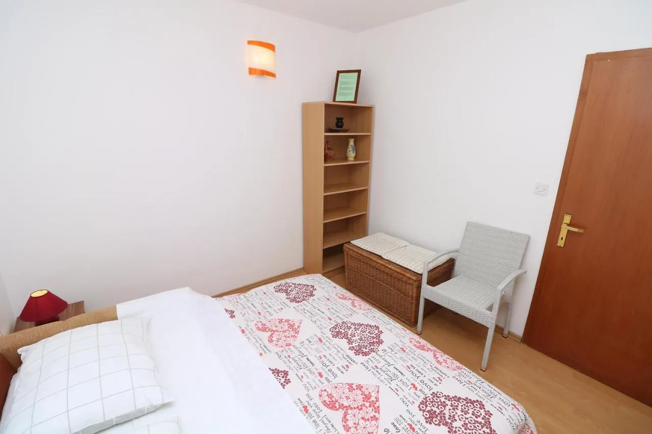 Apartment Tomasic With Terrace Baska