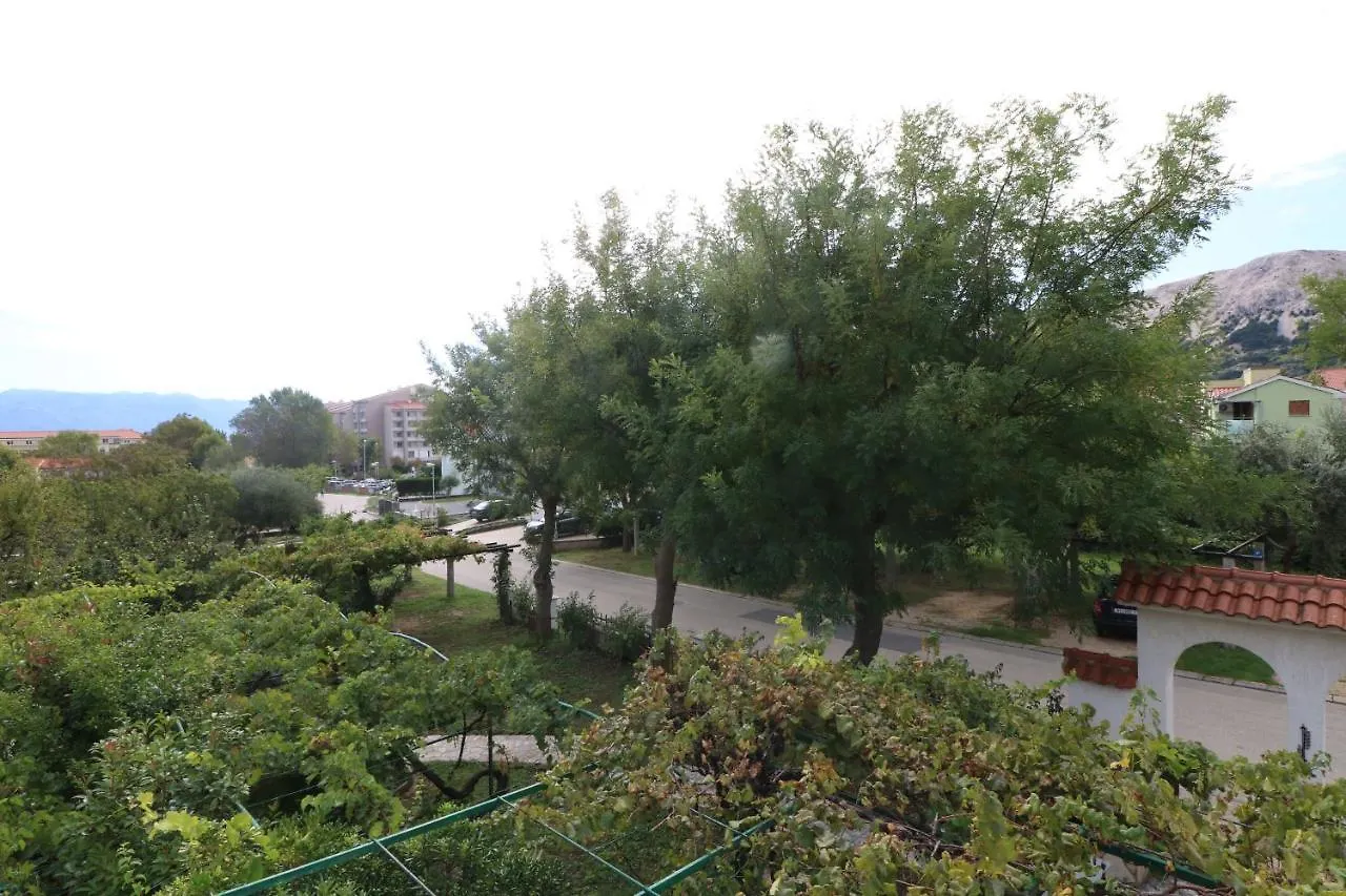 Apartment Tomasic With Terrace Baska