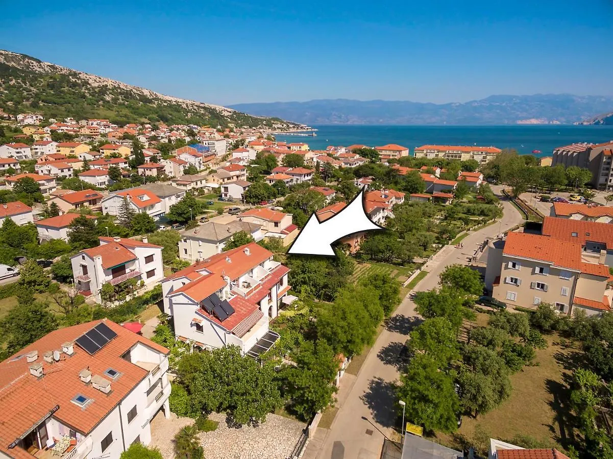 Apartment Tomasic With Terrace Baska